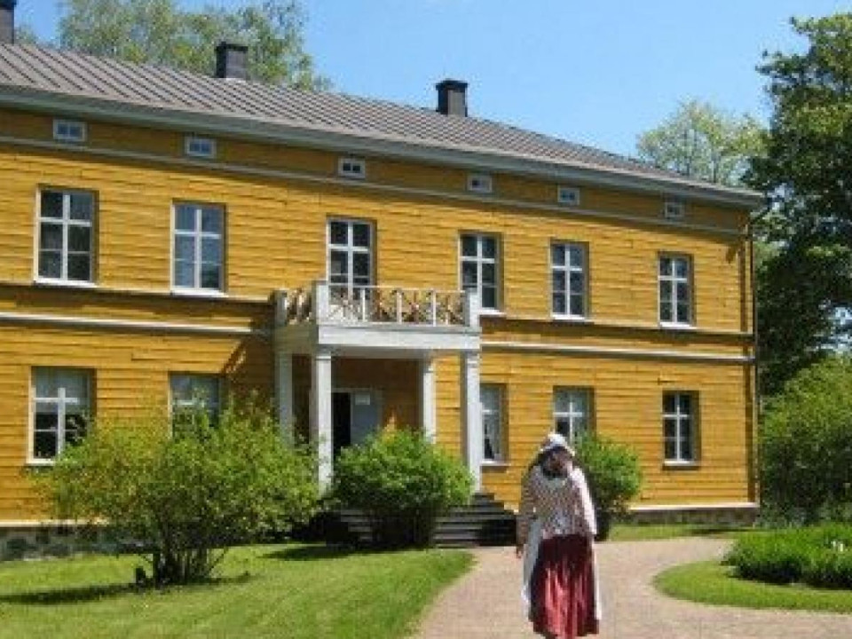 Suomen perustuslaki kirjoitettiin sata vuotta sitten Anjalassa – Juhlaseminaari Anjalan kartanossa